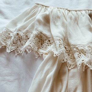 Forever 21 Tops - A off the shoulder top! Forever 21 Tops - A off the shoulder top!